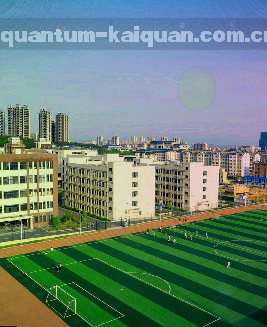 白天室内几何化取景，保洁工具与地板反光构成斜线构图，暖橙光线从右侧窗进入
